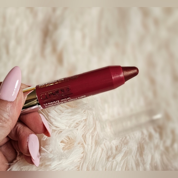 Clinique Chubby Stick Moisturizing Lip Colour Balm- Super Strawberry 🍓 - Picture 8 of 11